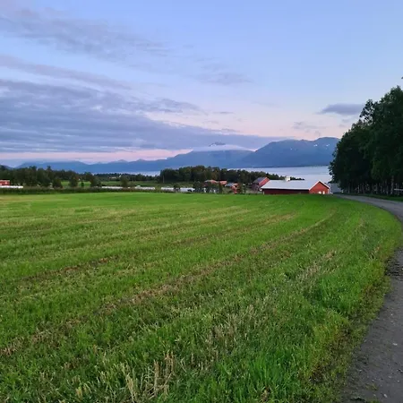 Comfortable On A Farm With Parking *